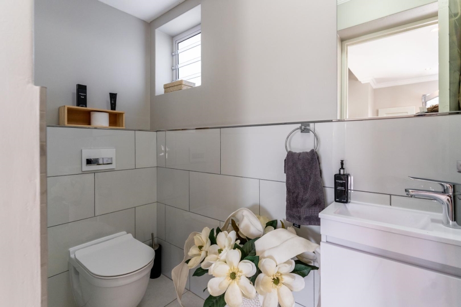 3 Bedroom Property for Sale in Constantia Western Cape